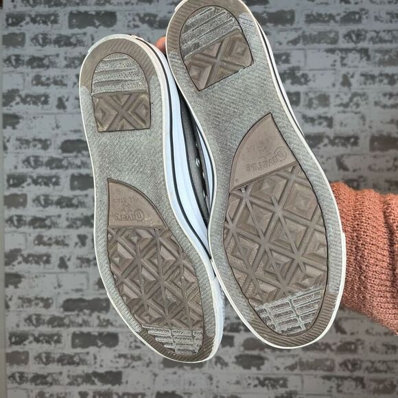 Converse | unisex gray lace up sneaker flats - Picture 4 of 8